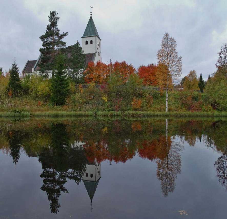 Raufoss kirke, nabo til "vår" fuglepark